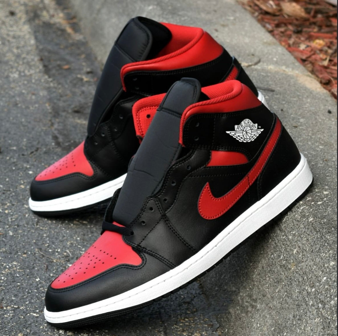 Chaussure Air Jordan 1 Mid pour ado. Nike CA