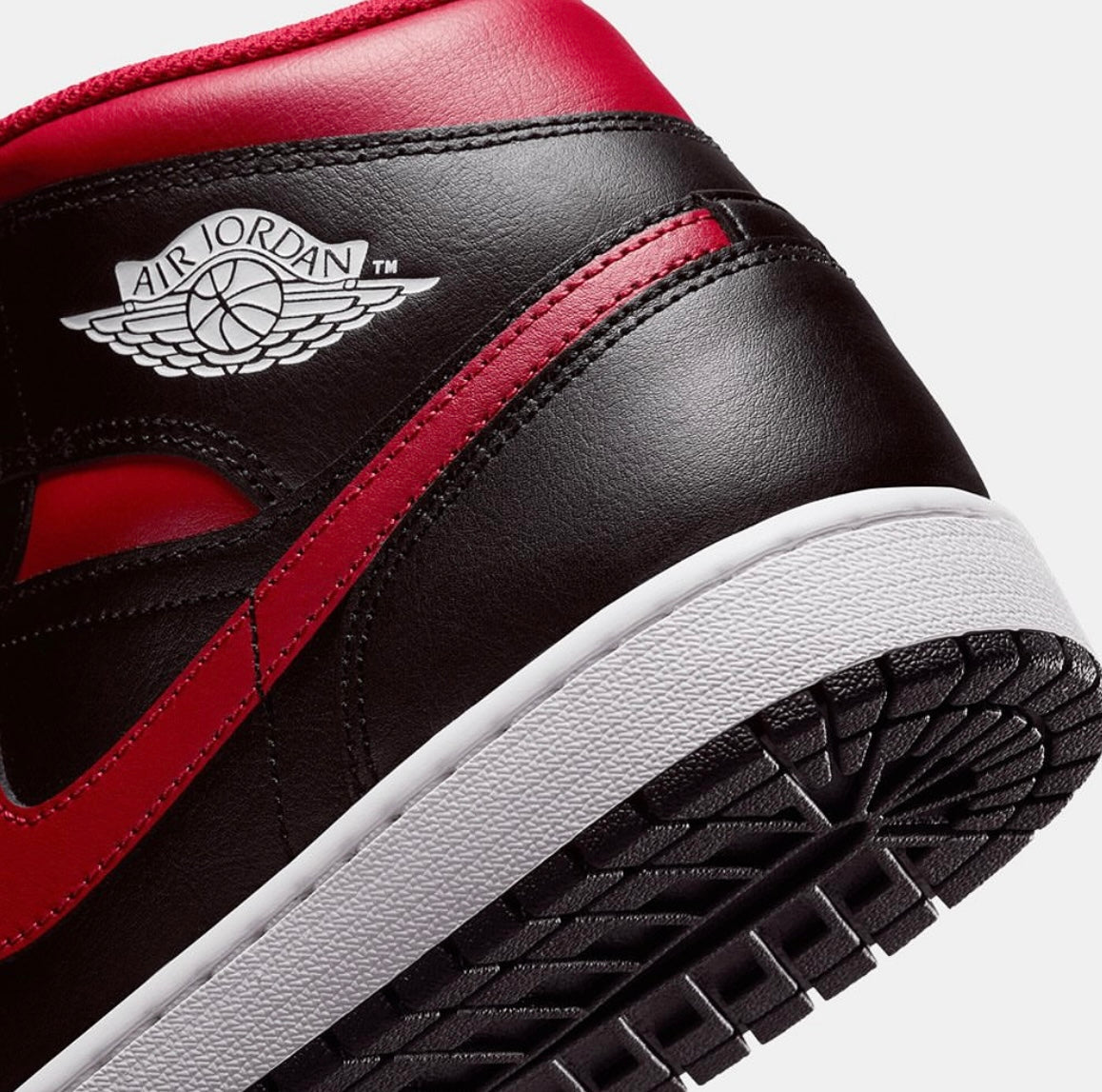 Chaussure Air Jordan 1 Mid pour ado. Nike CA